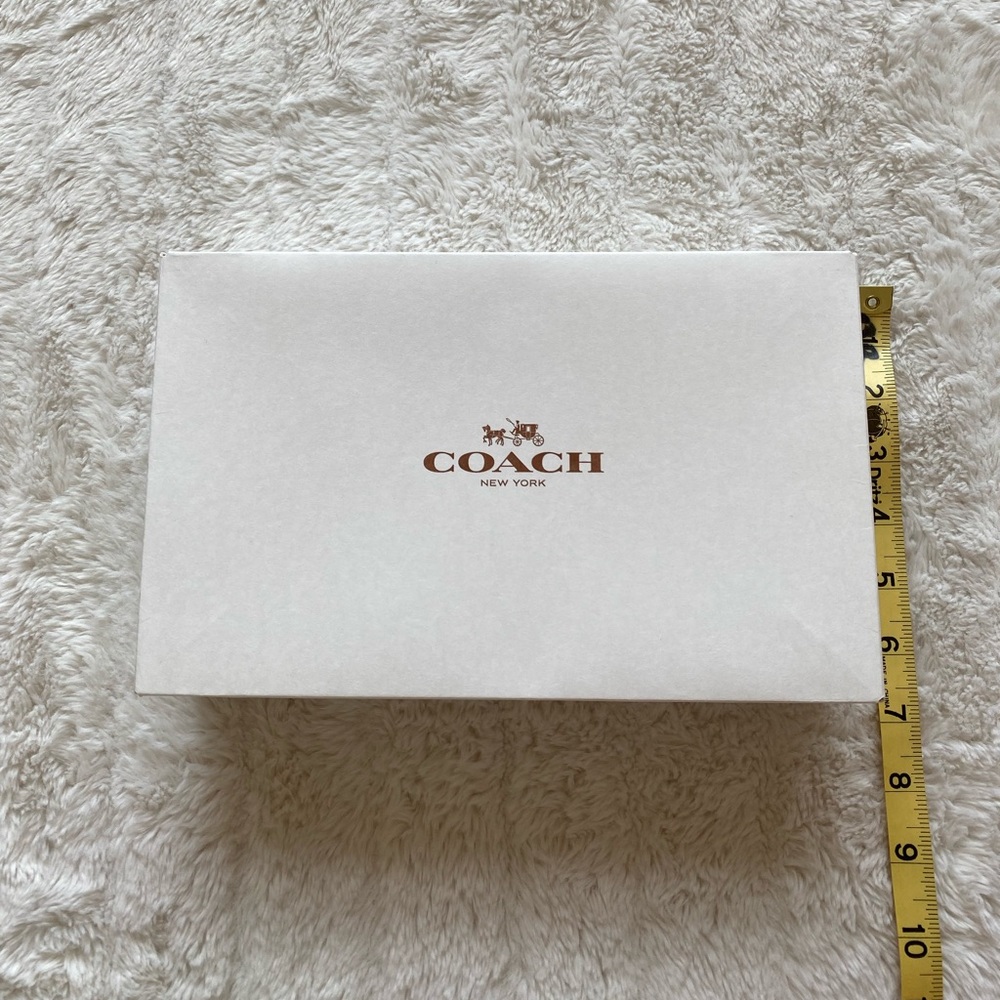 Coach Box - Picture 3 of 8
